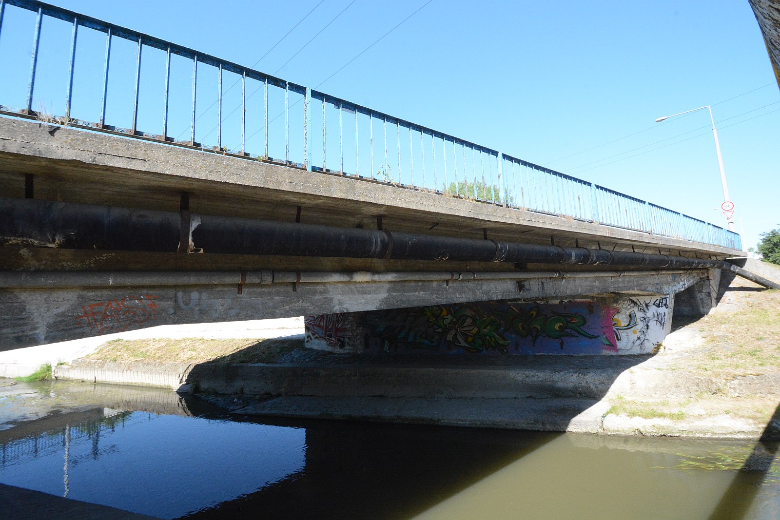 Nézze meg milyen állapot van van a Gaja híd a körforgalom előtt